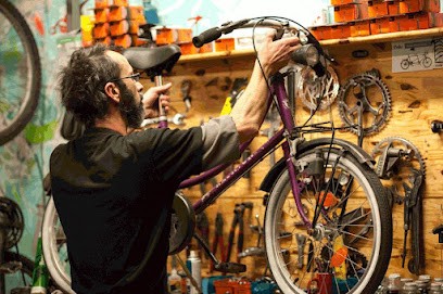 Le Maillon Jaune, Atelier de Réparations Vélos au Vieux-Marché