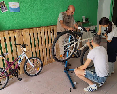 Station V - Atelier, Atelier De Réparation De Vélos à Saint-Vallier