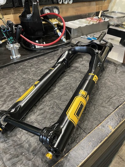 Ludo Mécanicien Cycle Expert, Atelier de Réparations Vélos à Gennes