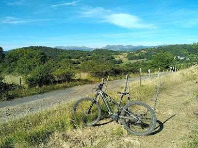 La Roue Du Château, Loueur de Vélos à Murol