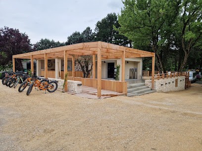 Ardèche Vélos by Rives d'arc bikes. Location de vélos et VAE Vallon Pont d'Arc. Location vélos Ardèche., Loueur de Vélos à Vallon-Pont-d'Arc