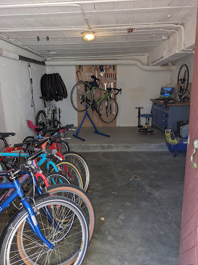 The Cycle Truck "L'atelier", Atelier De Réparation De Vélos à Couchey