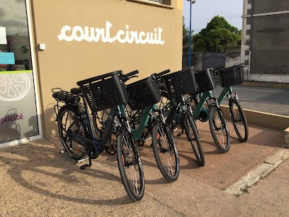 Court-circuit, Loueur de Vélos à Rauzan