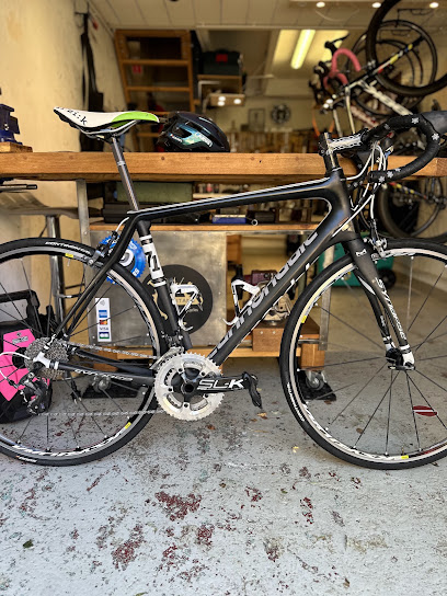 Titane Cycles, Atelier De Réparation De Vélos à Gourdon